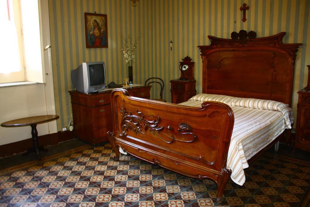 B&B Sotto I Pini Zafferana Etnea Δωμάτιο φωτογραφία