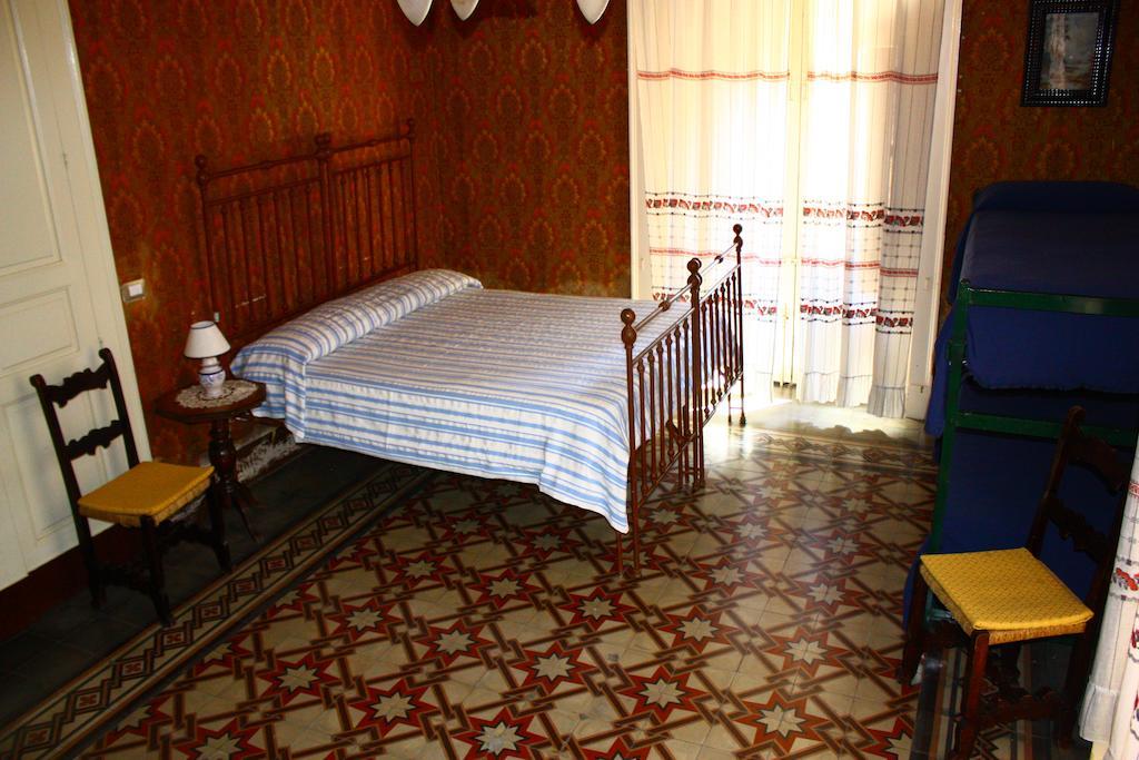 B&B Sotto I Pini Zafferana Etnea Δωμάτιο φωτογραφία