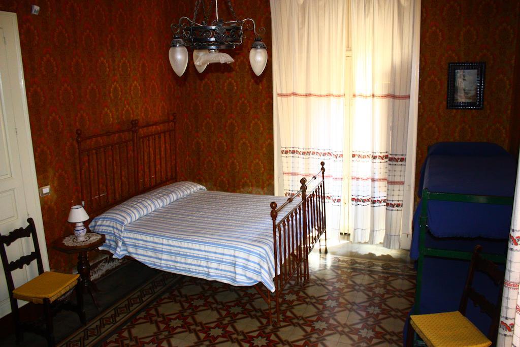 B&B Sotto I Pini Zafferana Etnea Δωμάτιο φωτογραφία